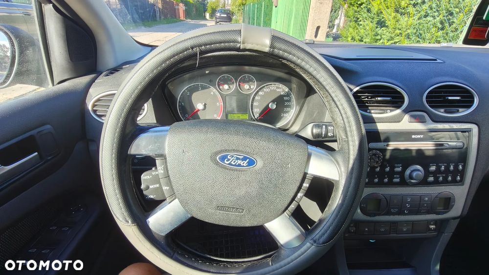 Ford Focus 1.6 TDCi DPF Titanium - 11