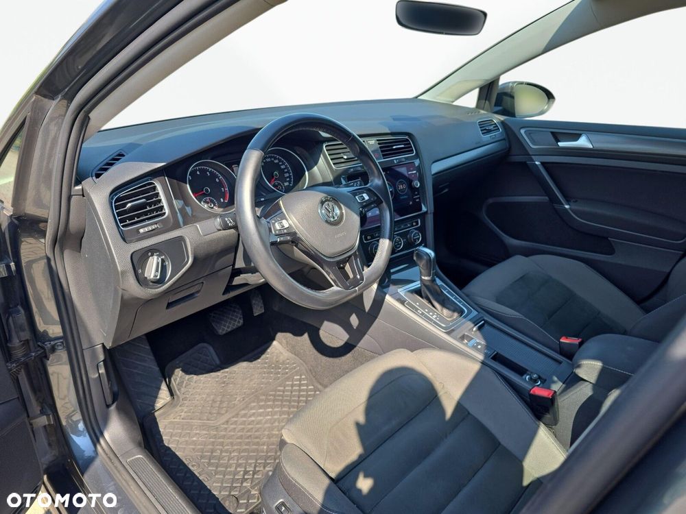 Volkswagen Golf - 10