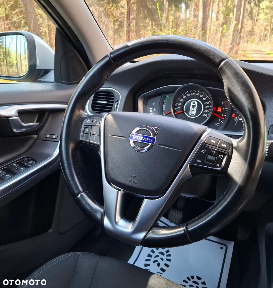 Volvo V60 D4 Momentum - 23