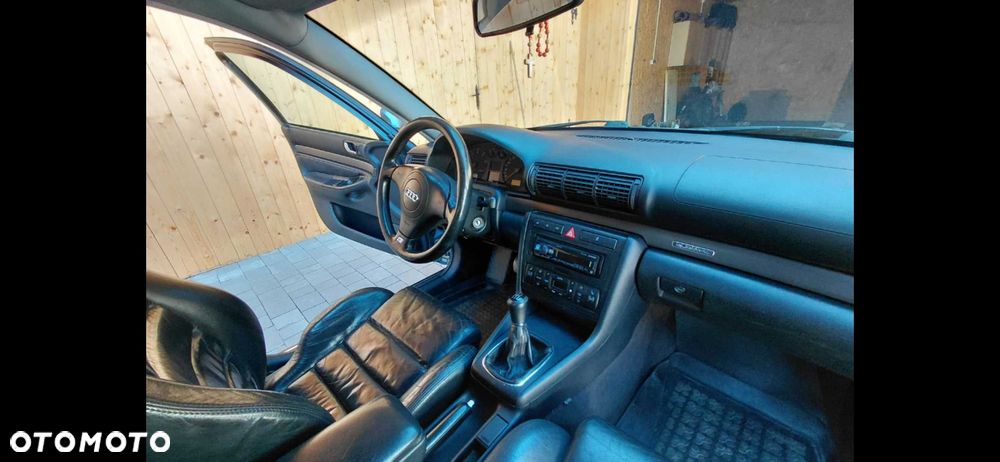 Audi A4 Limousine - 4