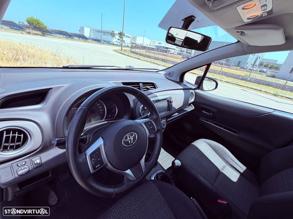 Toyota Yaris 1.0 VVT-i Comfort+P.Style +Navi - 11