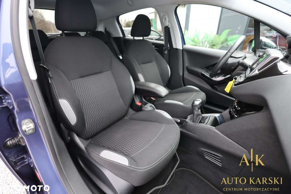 Peugeot 208 - 38
