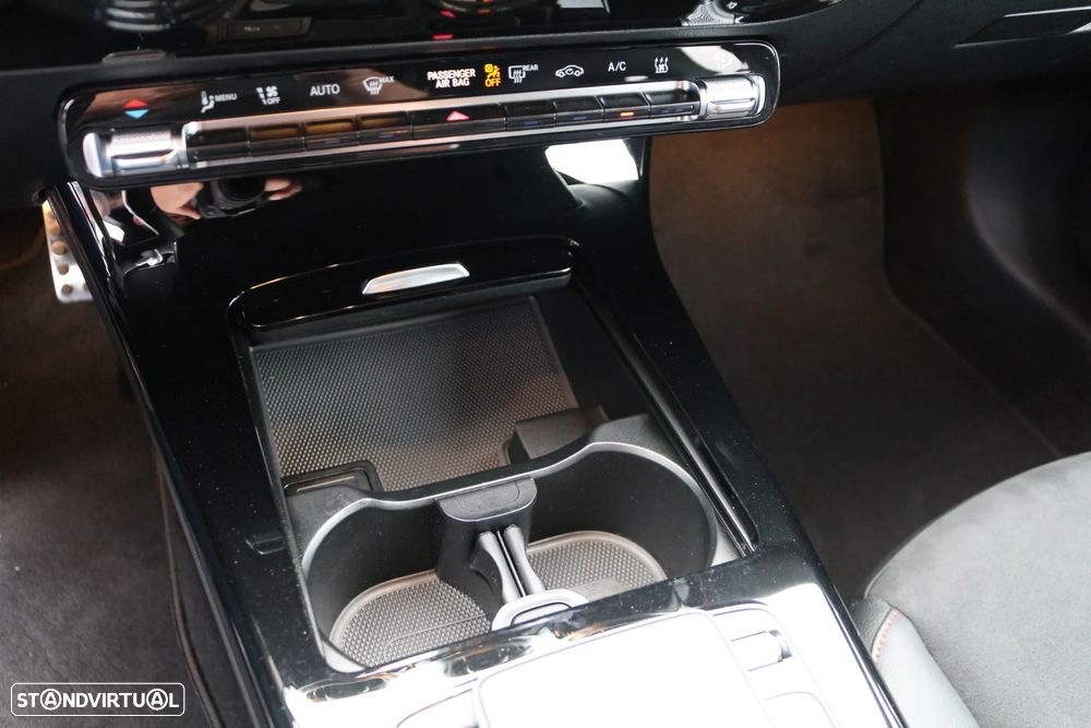 Mercedes-Benz A 250 e 8G-DCT AMG Line - 31