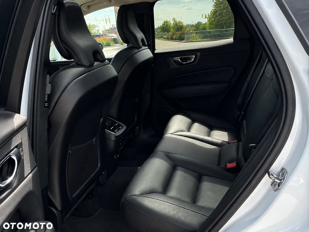 Volvo XC 60 T6 AWD Momentum - 12