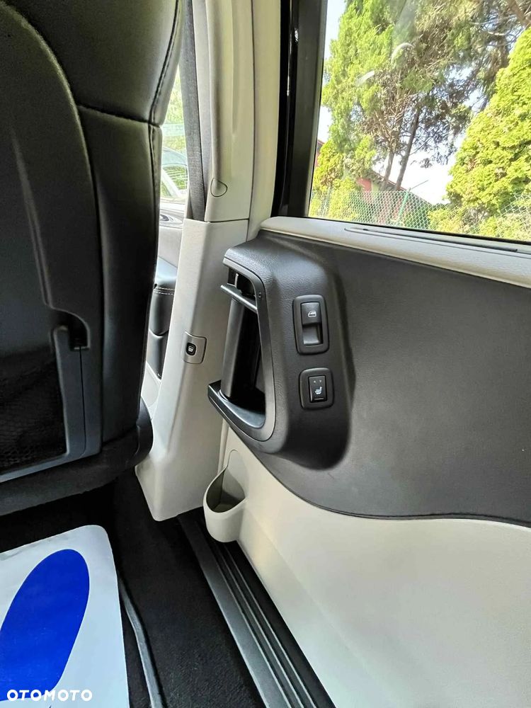 Chrysler Town & Country 3.6 Limited - 23