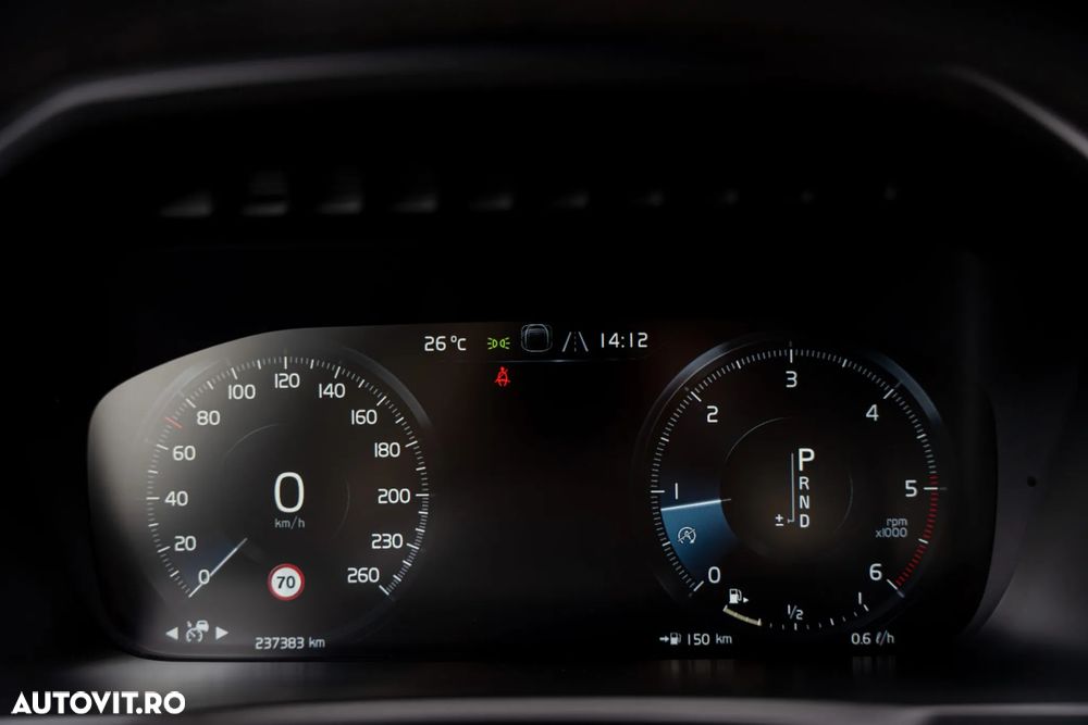 Volvo XC 90 D5 AWD Geartronic RDesign - 39