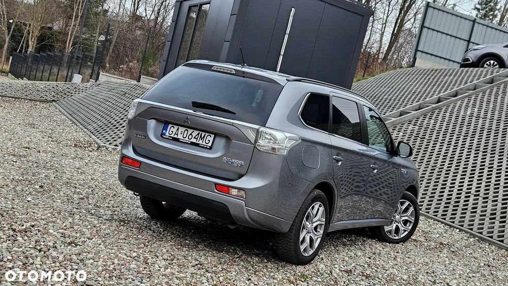 Mitsubishi Outlander 2.0 4WD Plus - 22