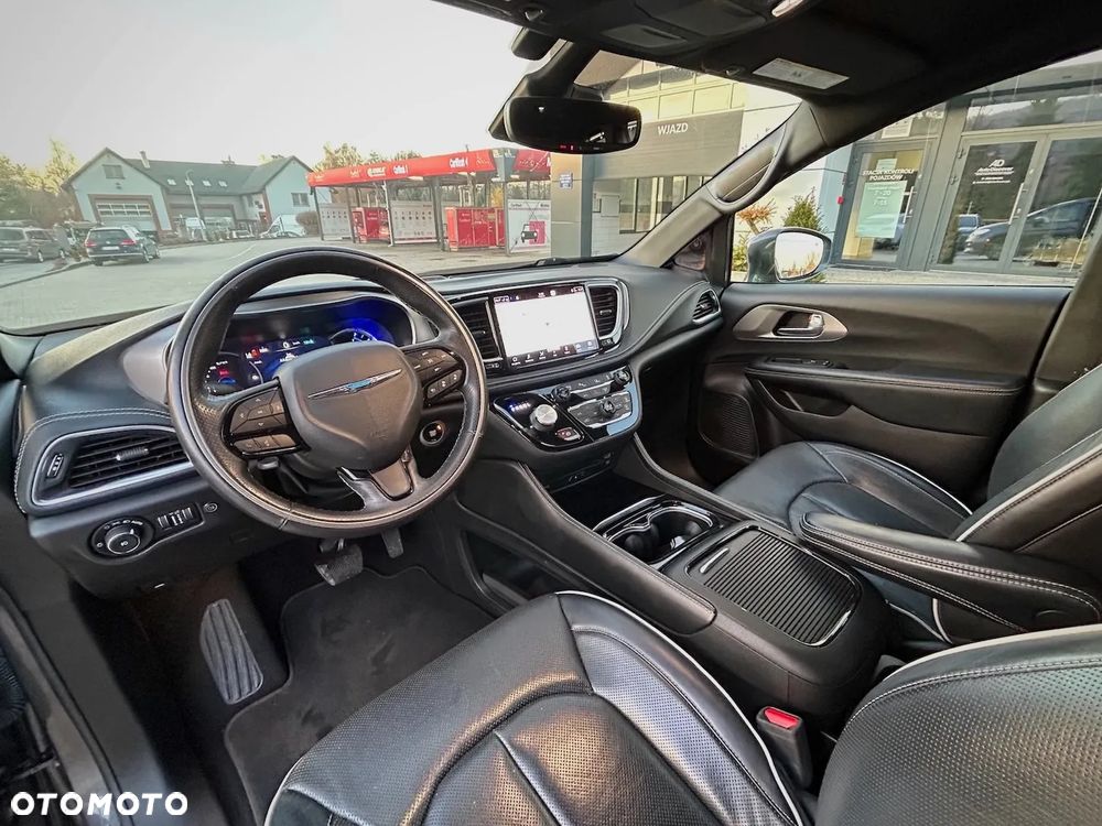 Chrysler Pacifica - 16