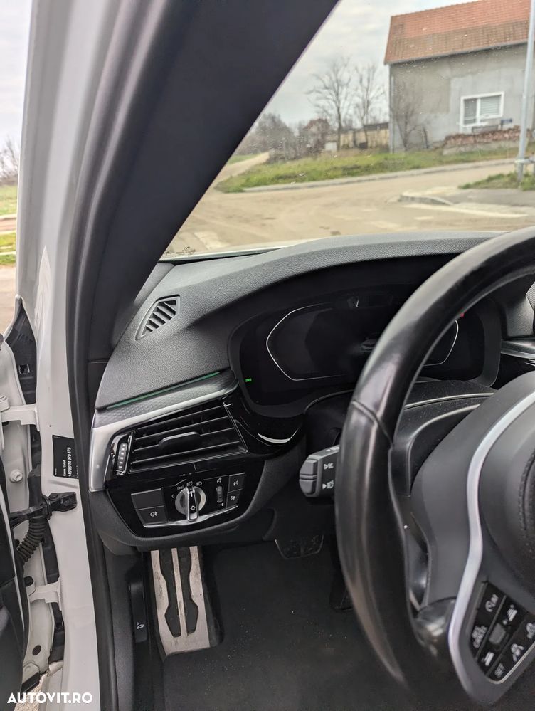BMW Seria 5 530d xDrive AT MHEV - 17