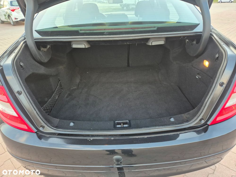 Mercedes-Benz Klasa C 200 CDI DPF BlueEFFICIENCY Elegance - 12