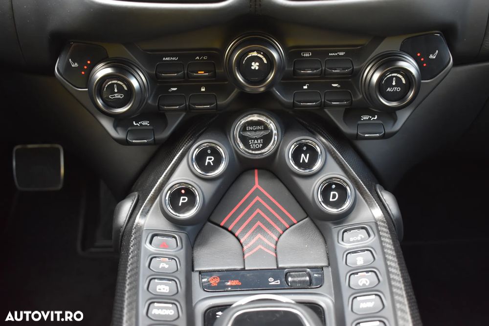 Aston Martin V8 Vantage - 12