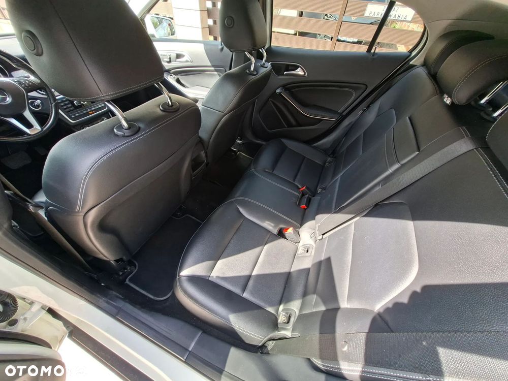 Mercedes-Benz GLA 250 4Matic 7G-DCT SCORE - 19