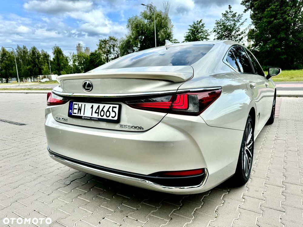 Lexus ES 300h Prestige - 37