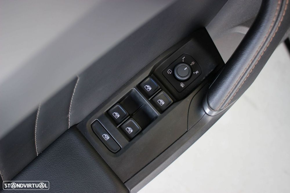 Cupra Leon 1.5 eTSI MID DSG - 12