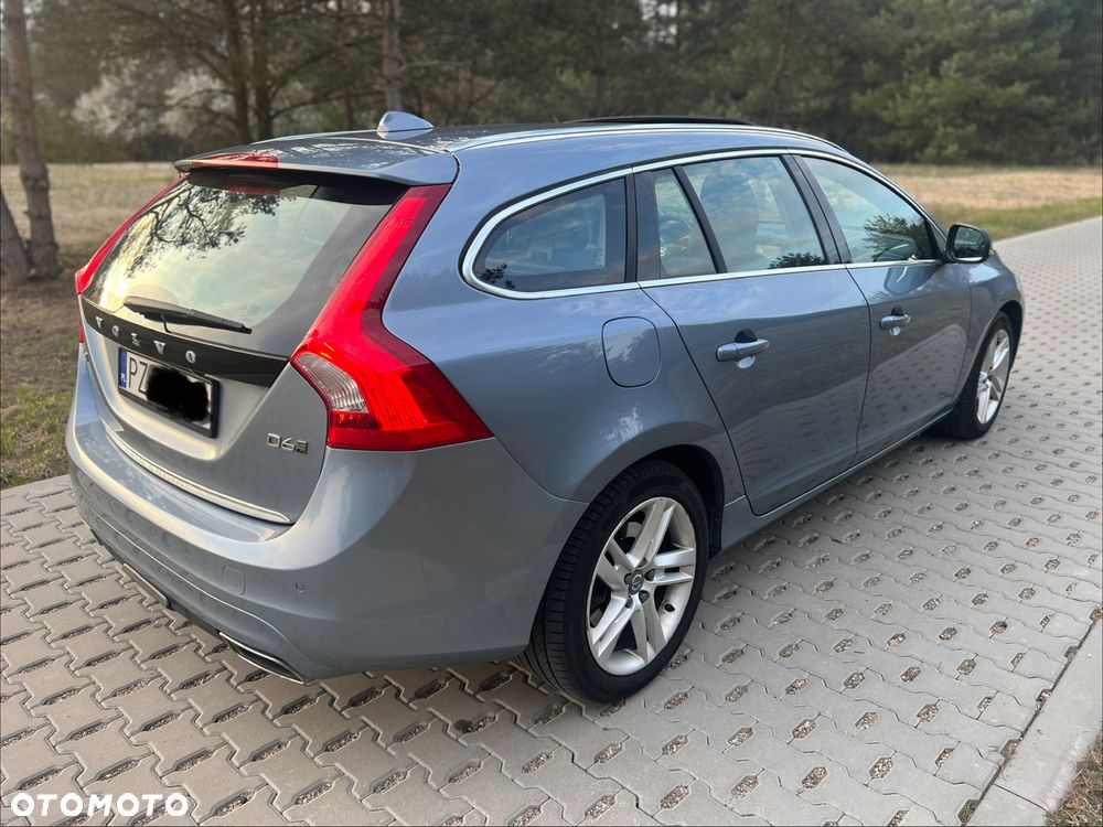 Volvo V60 D6 AWD Plug-in Hybrid Summum - 3