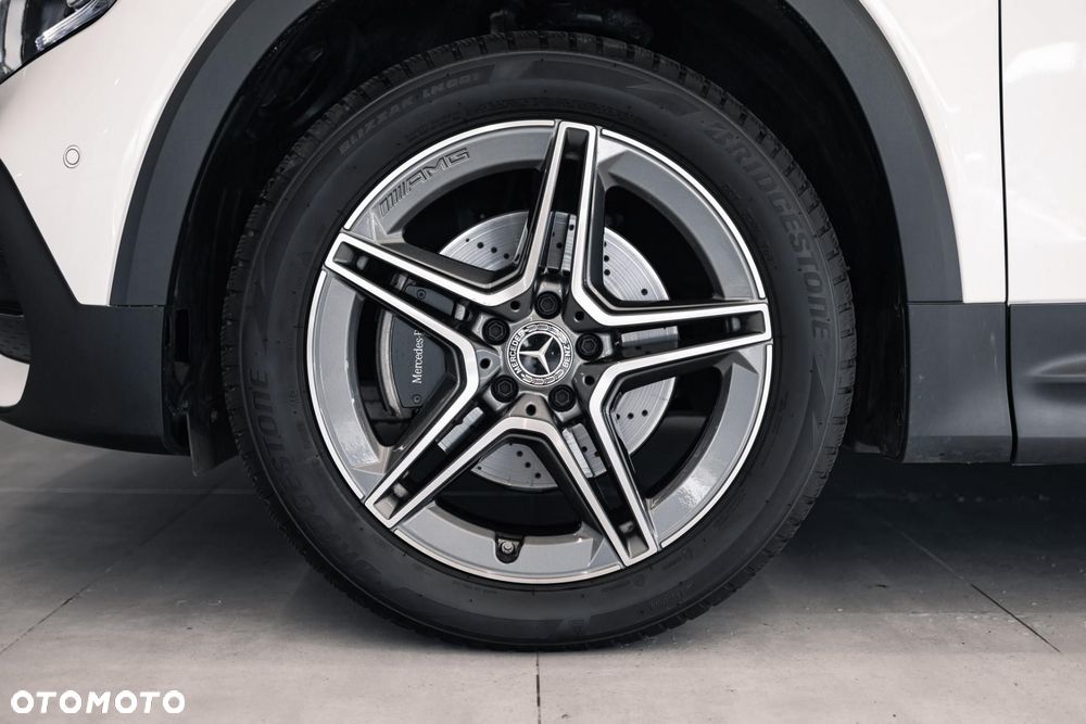 Mercedes-Benz GLB 200 4-Matic AMG Line 8G-DCT - 38