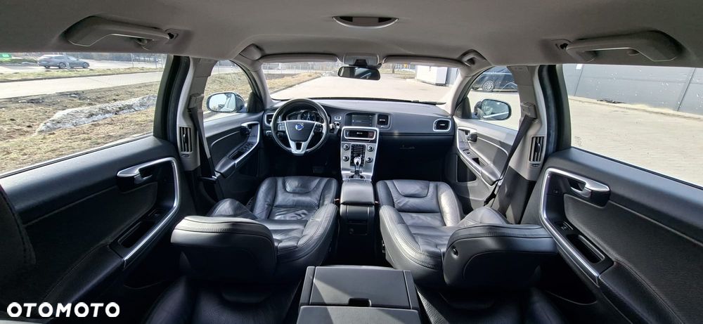 Volvo V60 D6 AWD Plug-in Hybrid Summum - 9