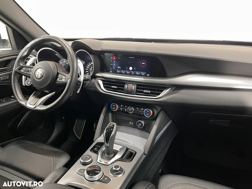 Alfa Romeo Stelvio - 8