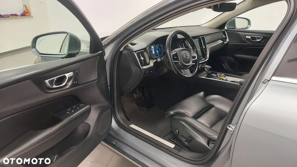 Volvo V60 D4 R-Design - 5