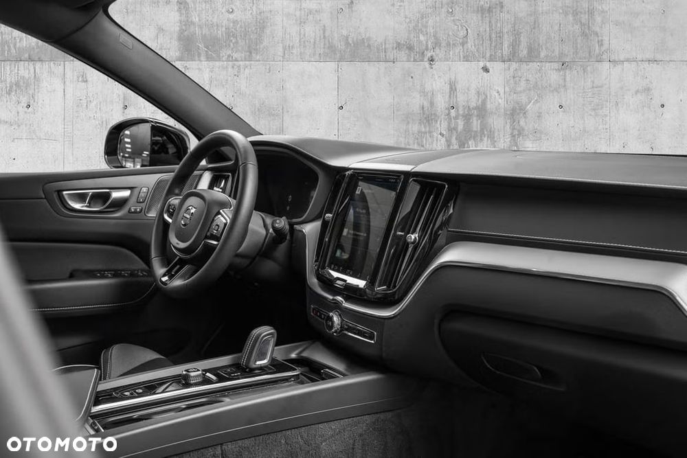 Volvo XC 60 T8 Plug-In Hybrid AWD R-Design - 28