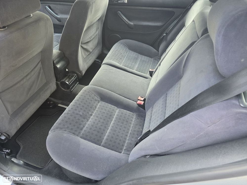 VW Golf 1.4i Confortline AC - 24