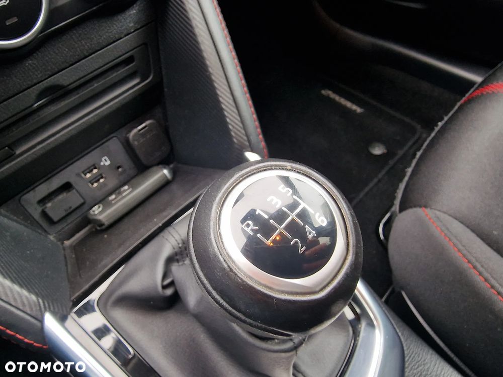 Mazda 2 SKYACTIV-D 105 Sports-Line - 32