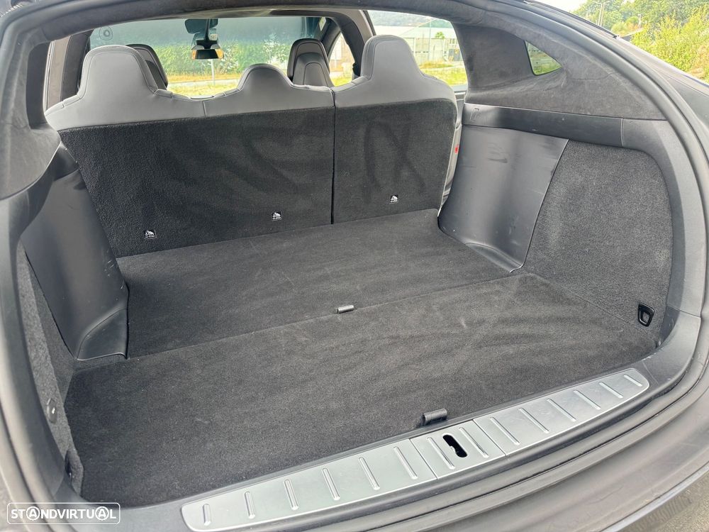 Tesla Model X - 22