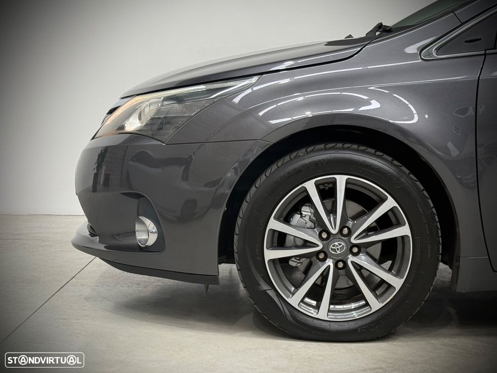 Toyota Avensis SW 2.0 D-4D Luxury - 26