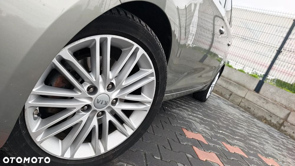 Kia Carens 1.6 GDI ISG Vision - 12