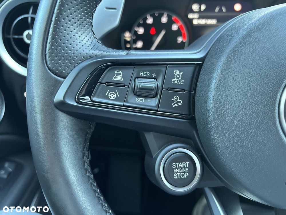 Alfa Romeo Stelvio 2.0 Turbo Veloce Q4 - 12