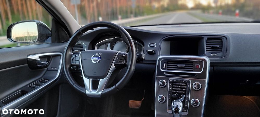 Volvo V60 Cross Country - 13