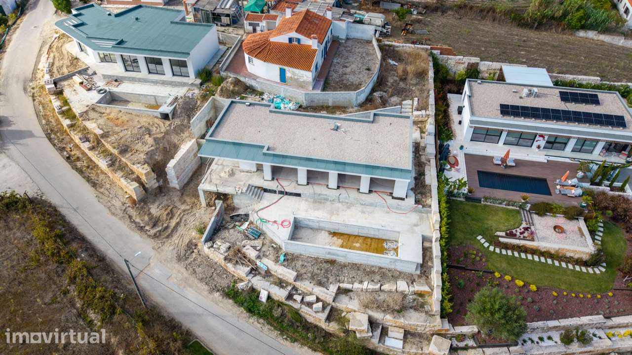 Moradia T4 com piscina em lote de 759m2 em Amoreira Óbidos - Grande imagem: 3/47