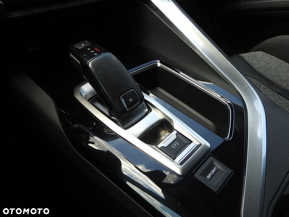 Peugeot 5008 1.6 BlueHDI Allure S&S EAT6 - 28