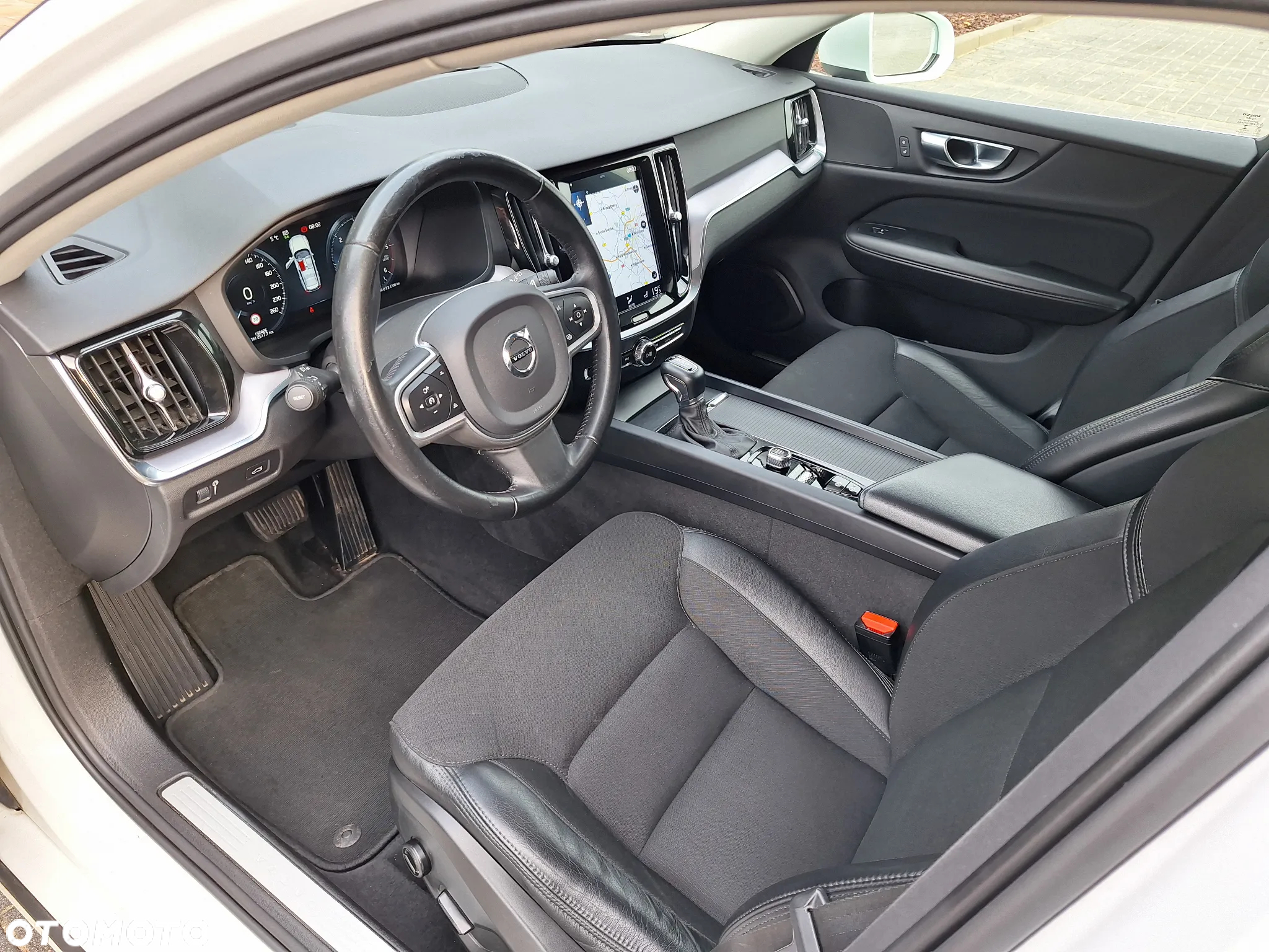 Volvo V60 D4 Momentum Pro - 21