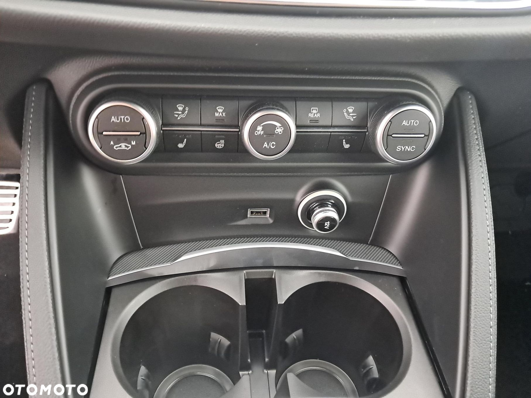 Alfa Romeo Stelvio - 13