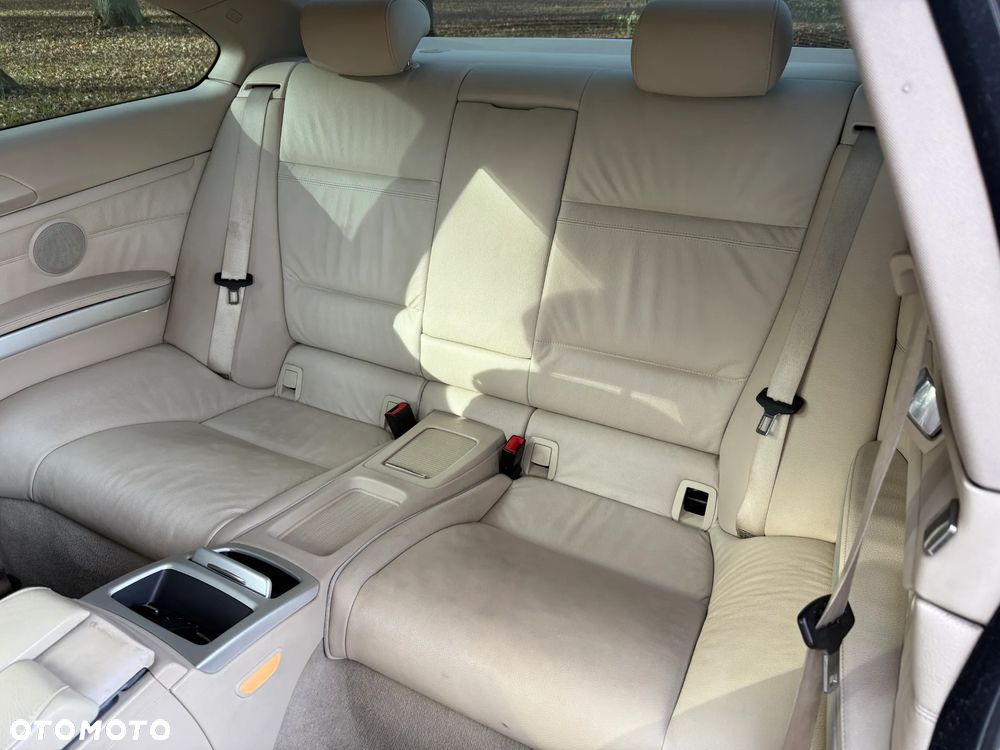 BMW Seria 3 320d xDrive - 25