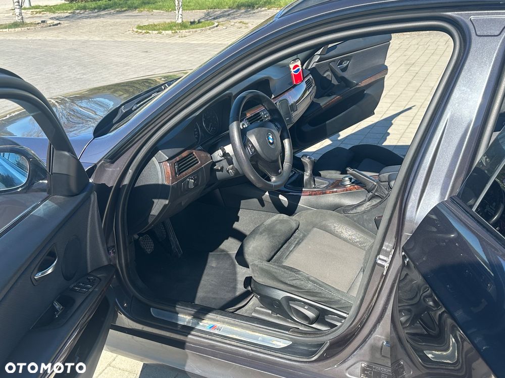 BMW Seria 3 325xi - 24