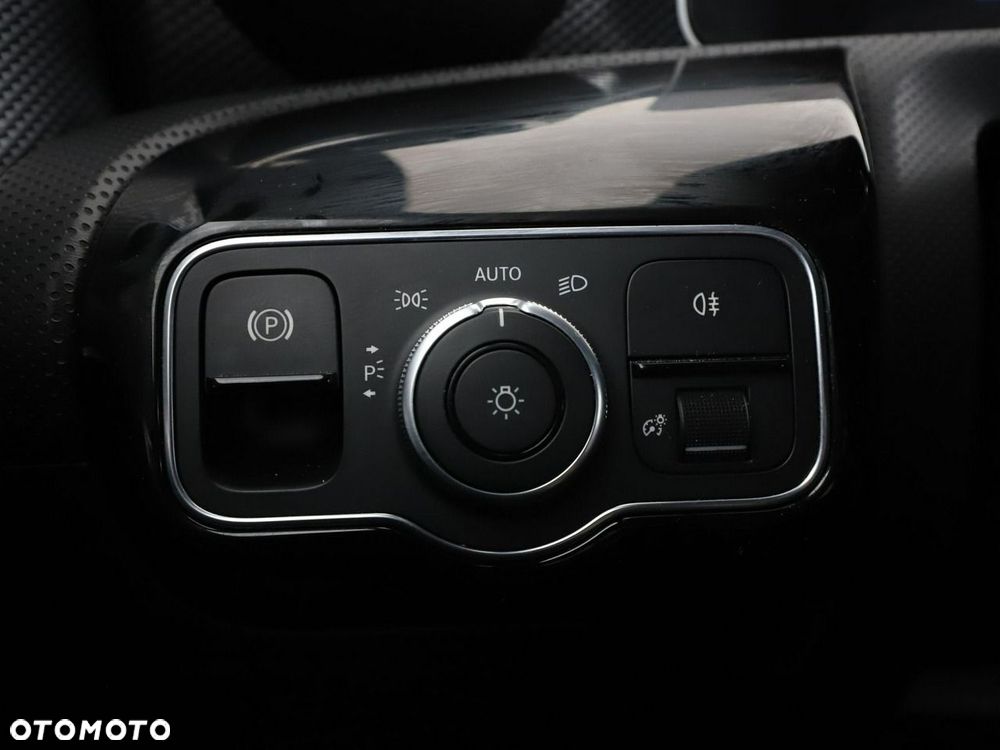 Mercedes-Benz CLA 180 Progressive - 33