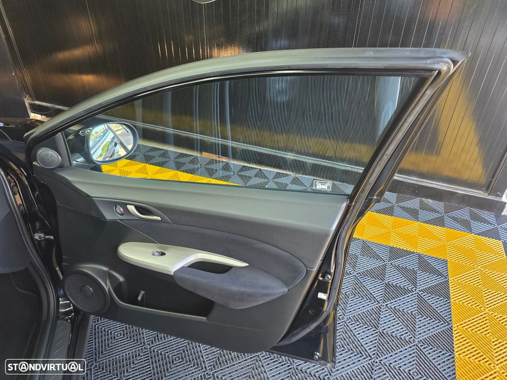 Honda Civic 1.4 Sport - 28
