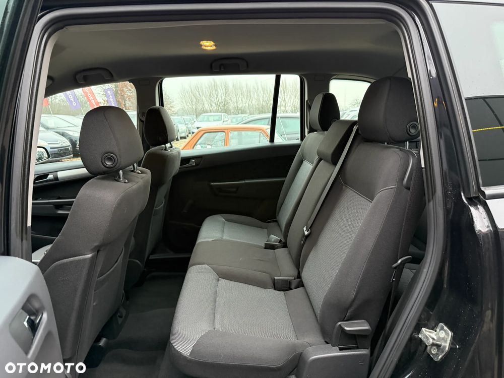 Opel Zafira 1.8 Cosmo - 27