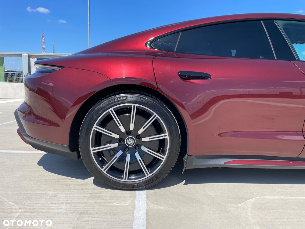 Porsche Taycan Turbo - 19