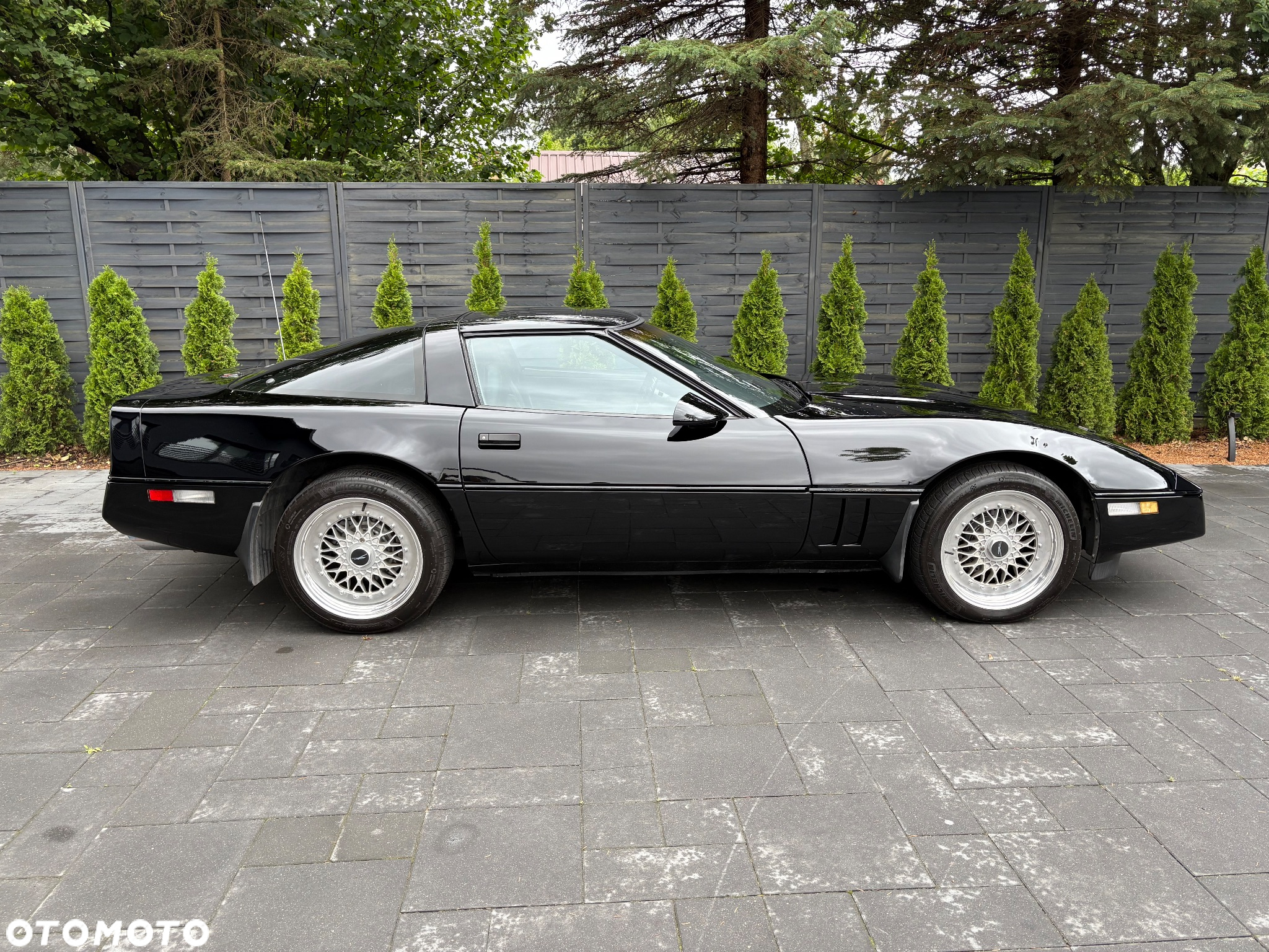 Chevrolet Corvette - 11