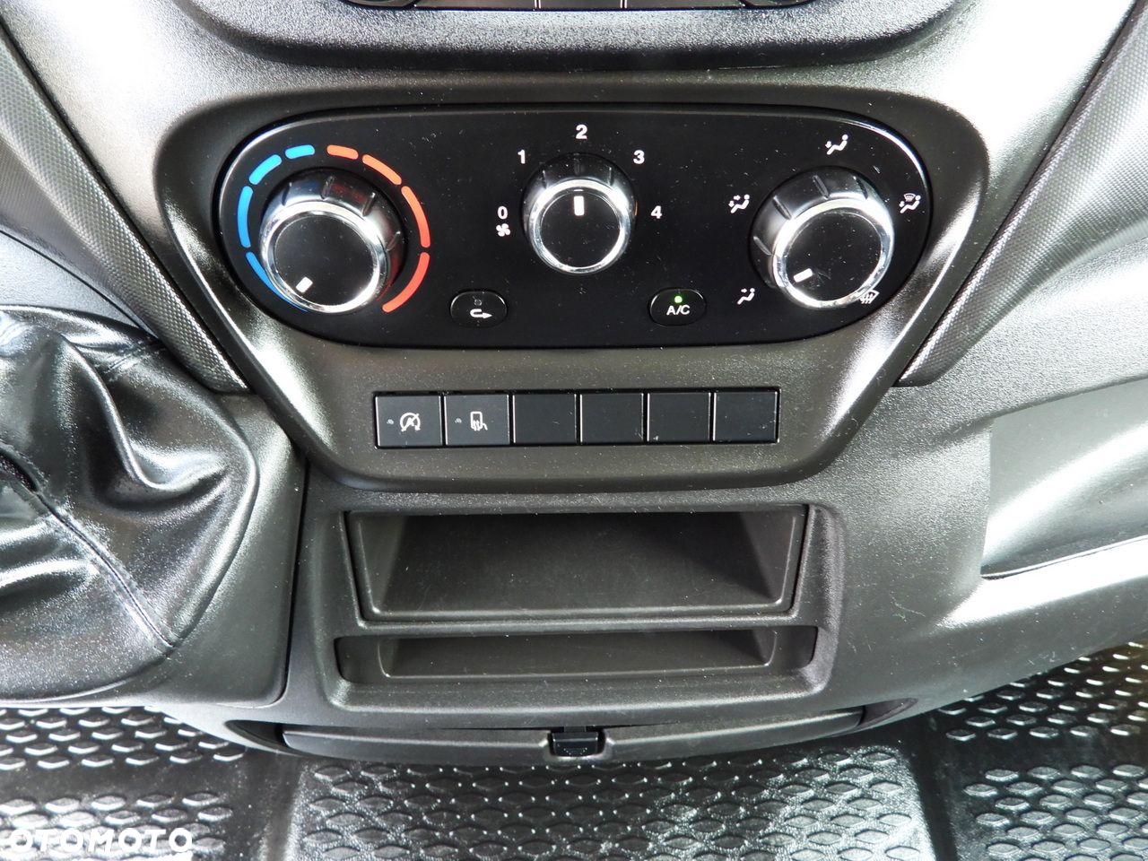 Iveco DAILY 35S12 SKRZYNIA PODWÓJNA KABINA DOKA 7 MIEJSC KLIMATYZACJA  120KM - 30