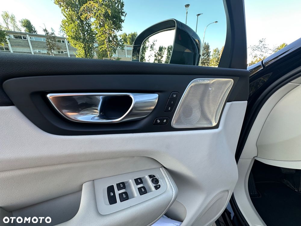 Volvo XC 60 T8 Plug-In Hybrid AWD Inscription - 19