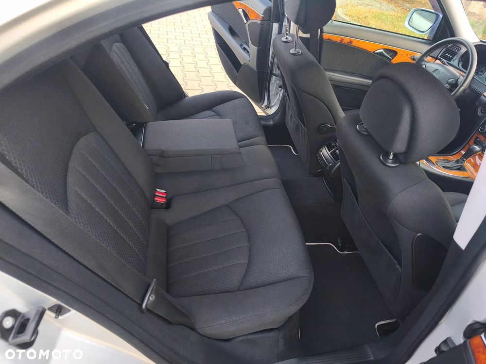 Mercedes-Benz Klasa E 230 7G-TRONIC Elegance - 18