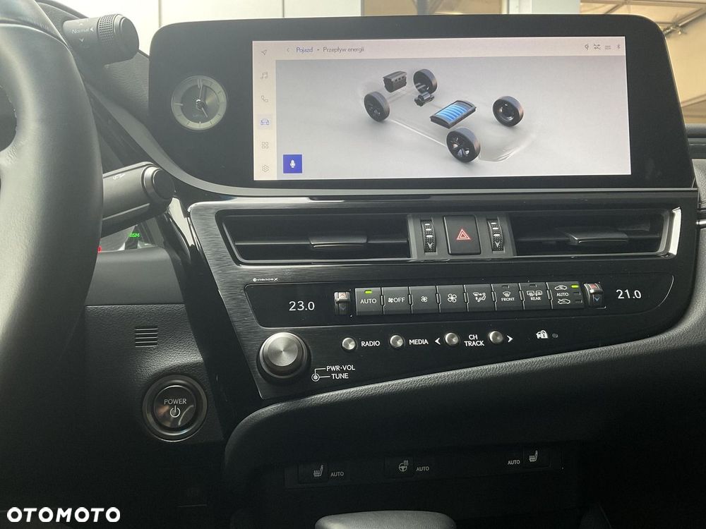 Lexus ES 300h F Sport Design - 27