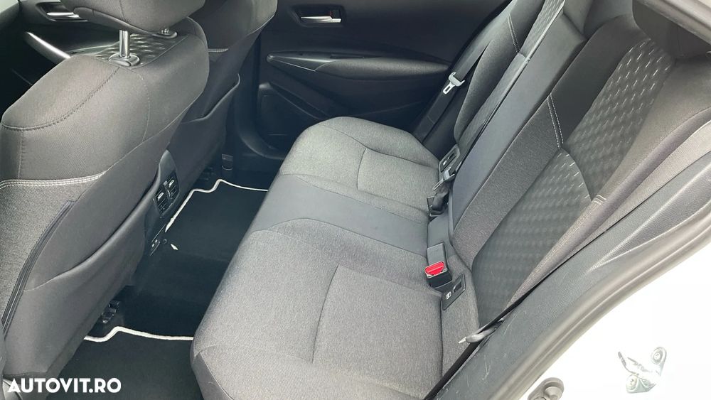 Toyota Corolla 1.8 HSD Business - 17