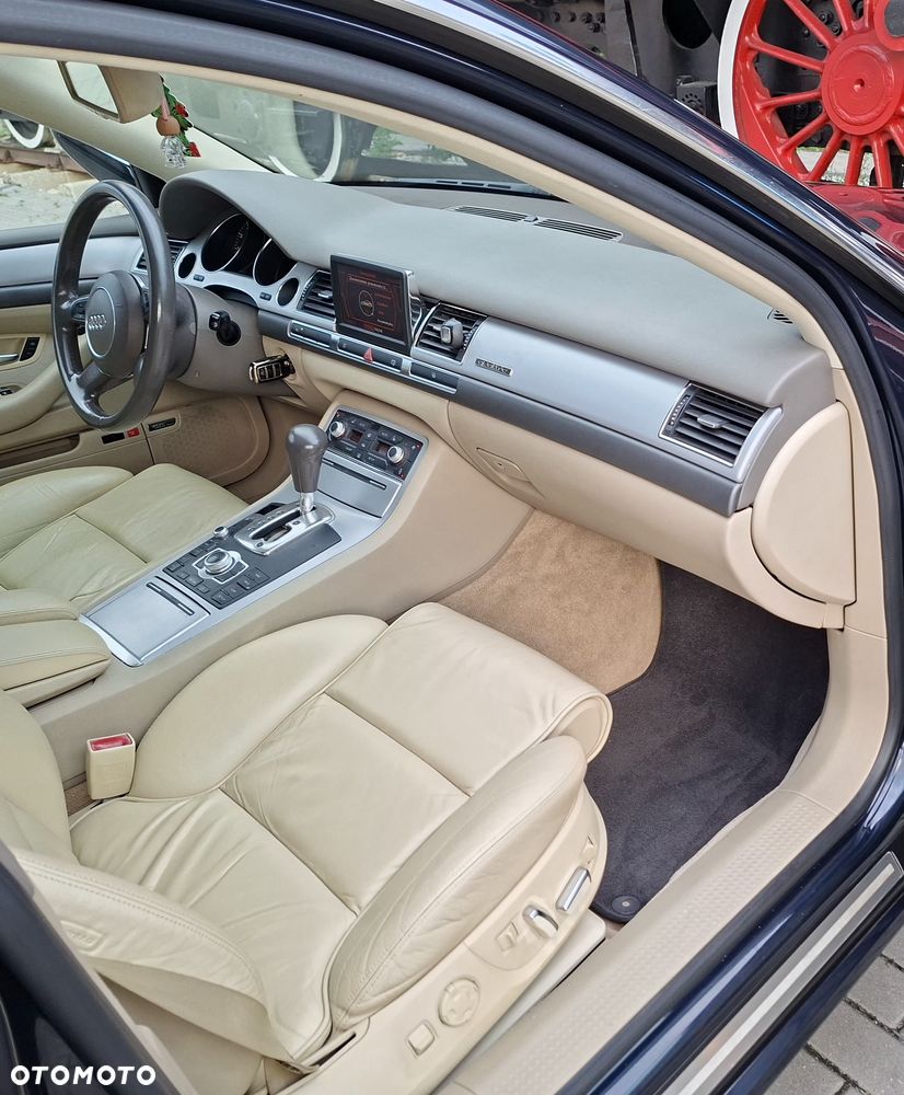 Audi A8 4.2 Quattro - 32