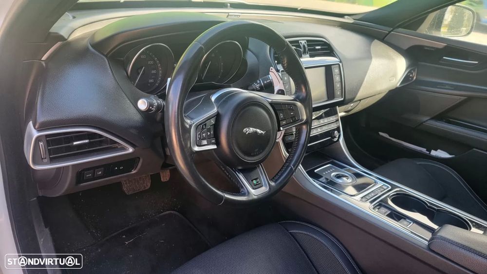 Jaguar XE 2.0 D Prestige Aut. - 8