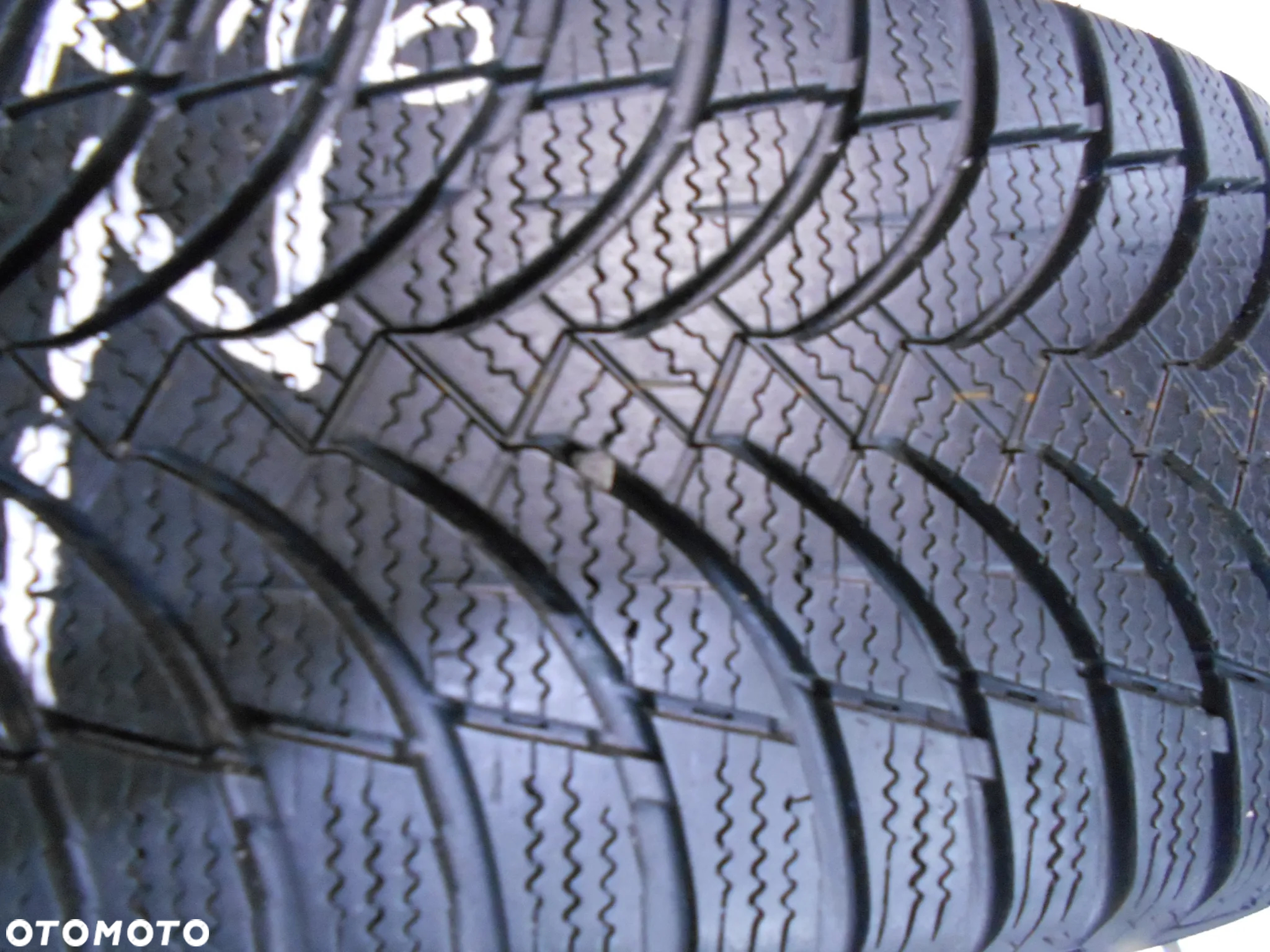 OPONA POJEDYNKA 215/65R16 NEXEN WINGUARD SNOW'G WH2 DOT 2616 8MM - 2